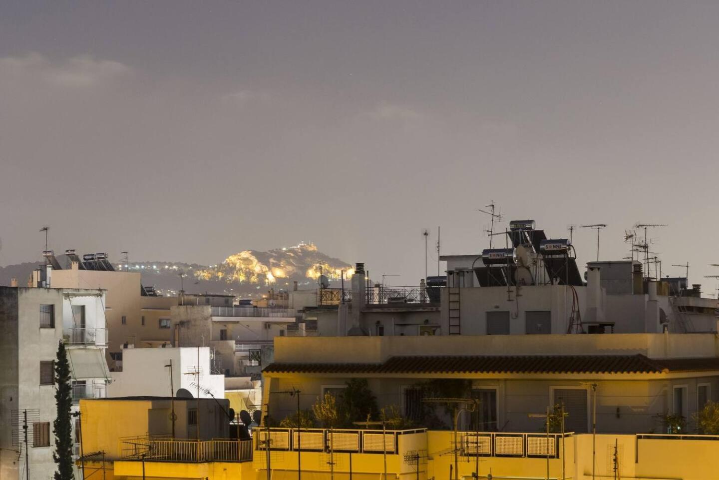 Ma Maison Nο 1, Penthouse, Acropolis And Lycabettus View, Ultra High Speed Internet 300 Mbps, 15' To Acropolis By Metro, 1' From Metro Station Atene Esterno foto